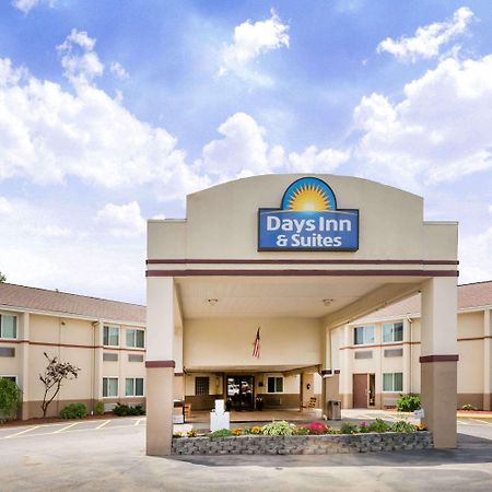 Days Inn & Suites By Wyndham Bridgeport - Clarksburg Ngoại thất bức ảnh