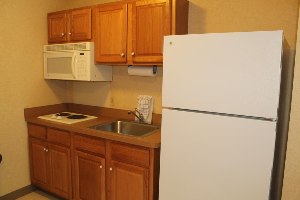 Days Inn & Suites By Wyndham Bridgeport - Clarksburg Phòng bức ảnh