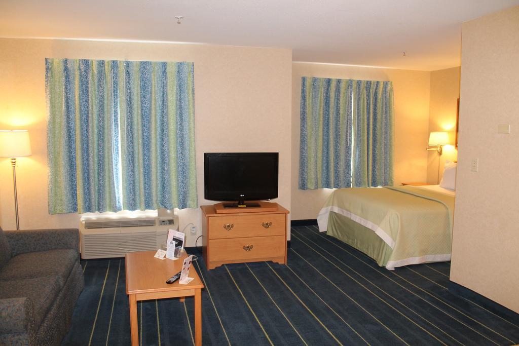 Days Inn & Suites By Wyndham Bridgeport - Clarksburg Phòng bức ảnh