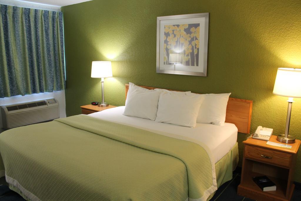 Days Inn & Suites By Wyndham Bridgeport - Clarksburg Ngoại thất bức ảnh