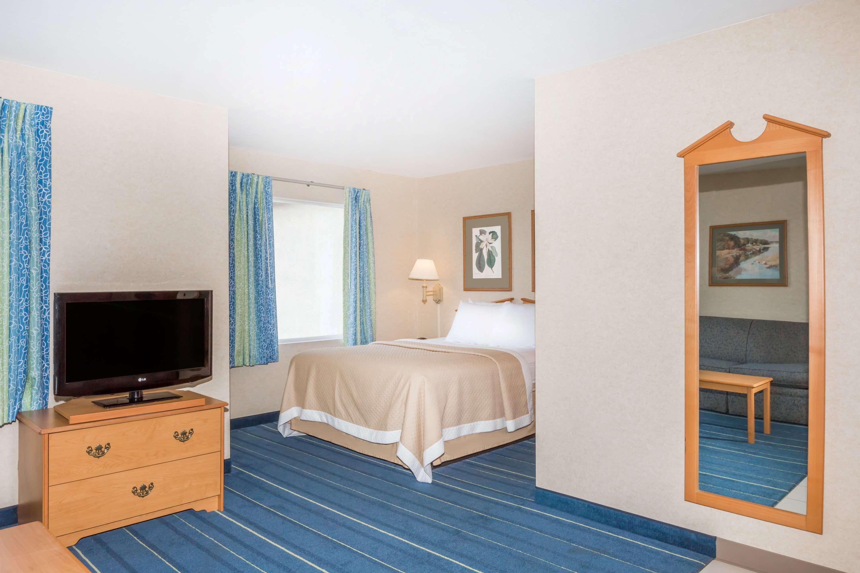 Days Inn & Suites By Wyndham Bridgeport - Clarksburg Ngoại thất bức ảnh