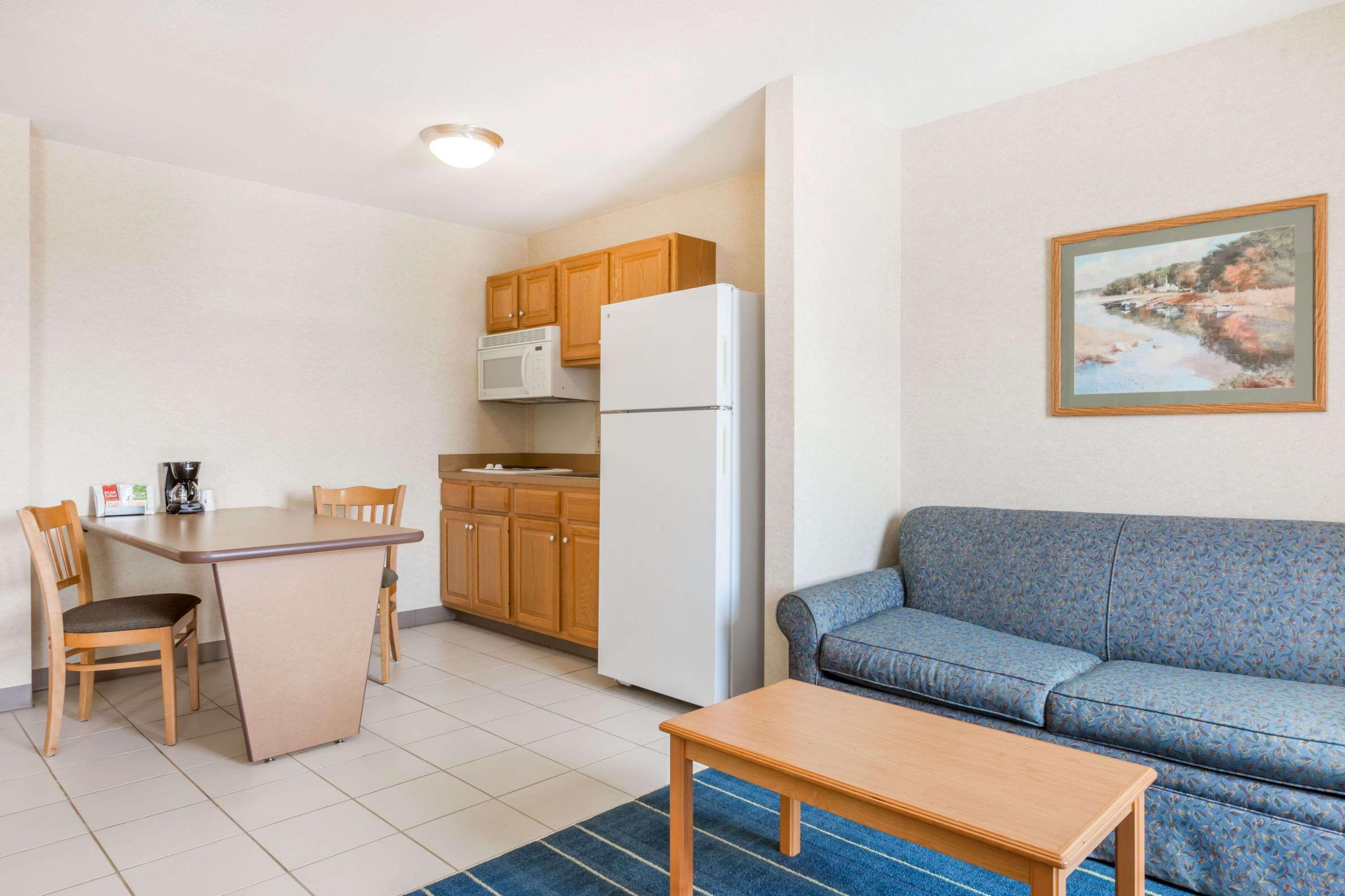 Days Inn & Suites By Wyndham Bridgeport - Clarksburg Ngoại thất bức ảnh