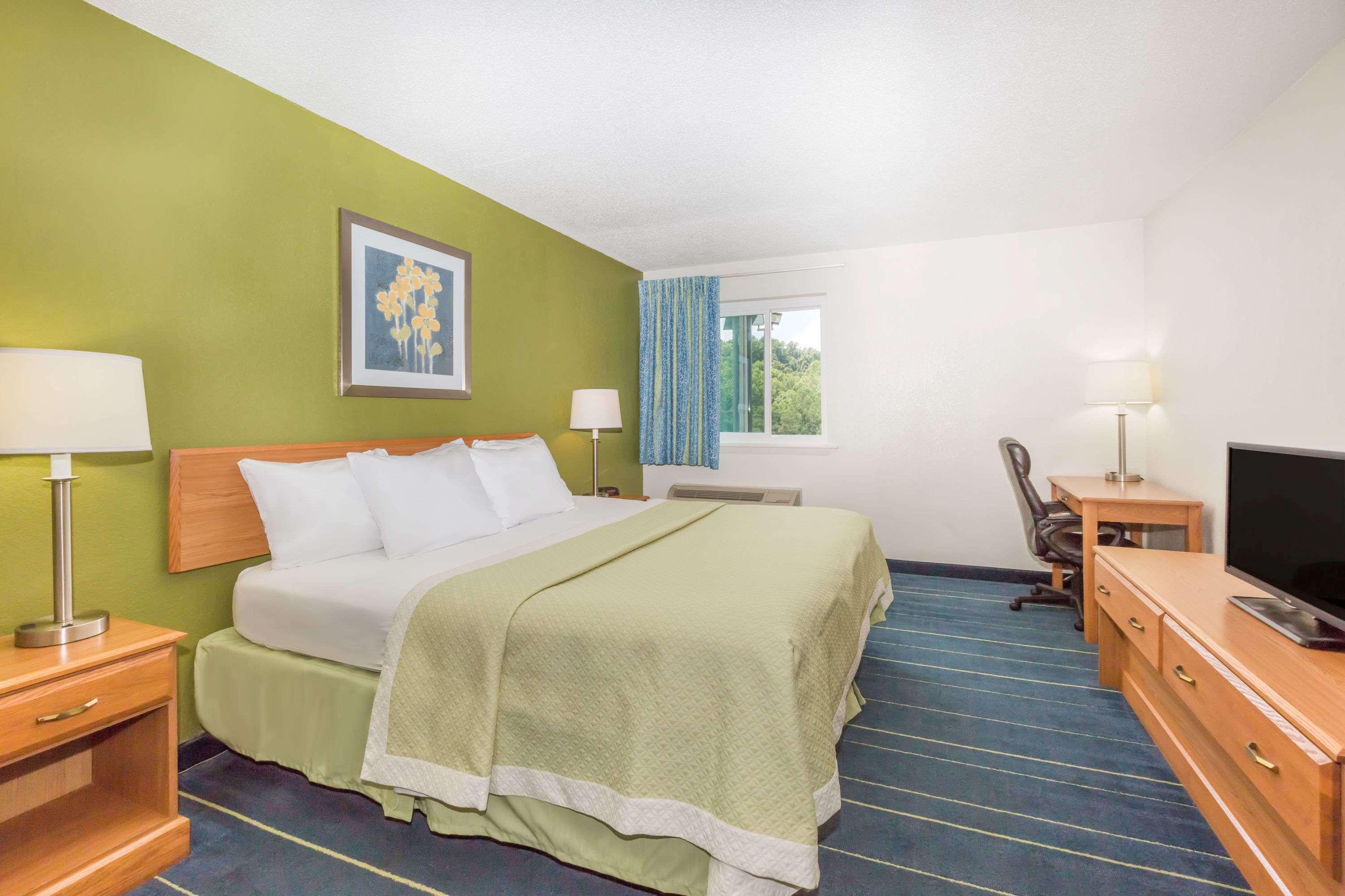 Days Inn & Suites By Wyndham Bridgeport - Clarksburg Ngoại thất bức ảnh