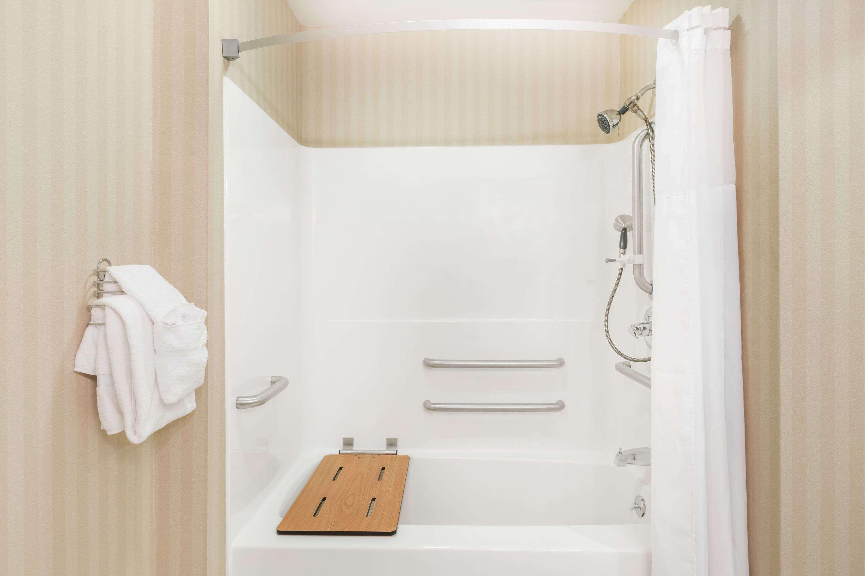 Days Inn & Suites By Wyndham Bridgeport - Clarksburg Ngoại thất bức ảnh