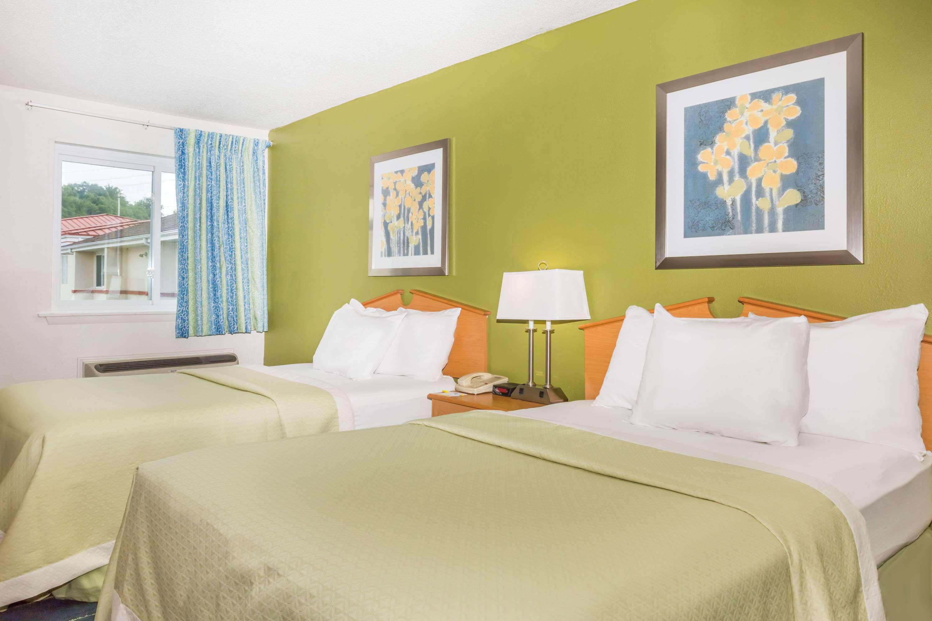 Days Inn & Suites By Wyndham Bridgeport - Clarksburg Ngoại thất bức ảnh