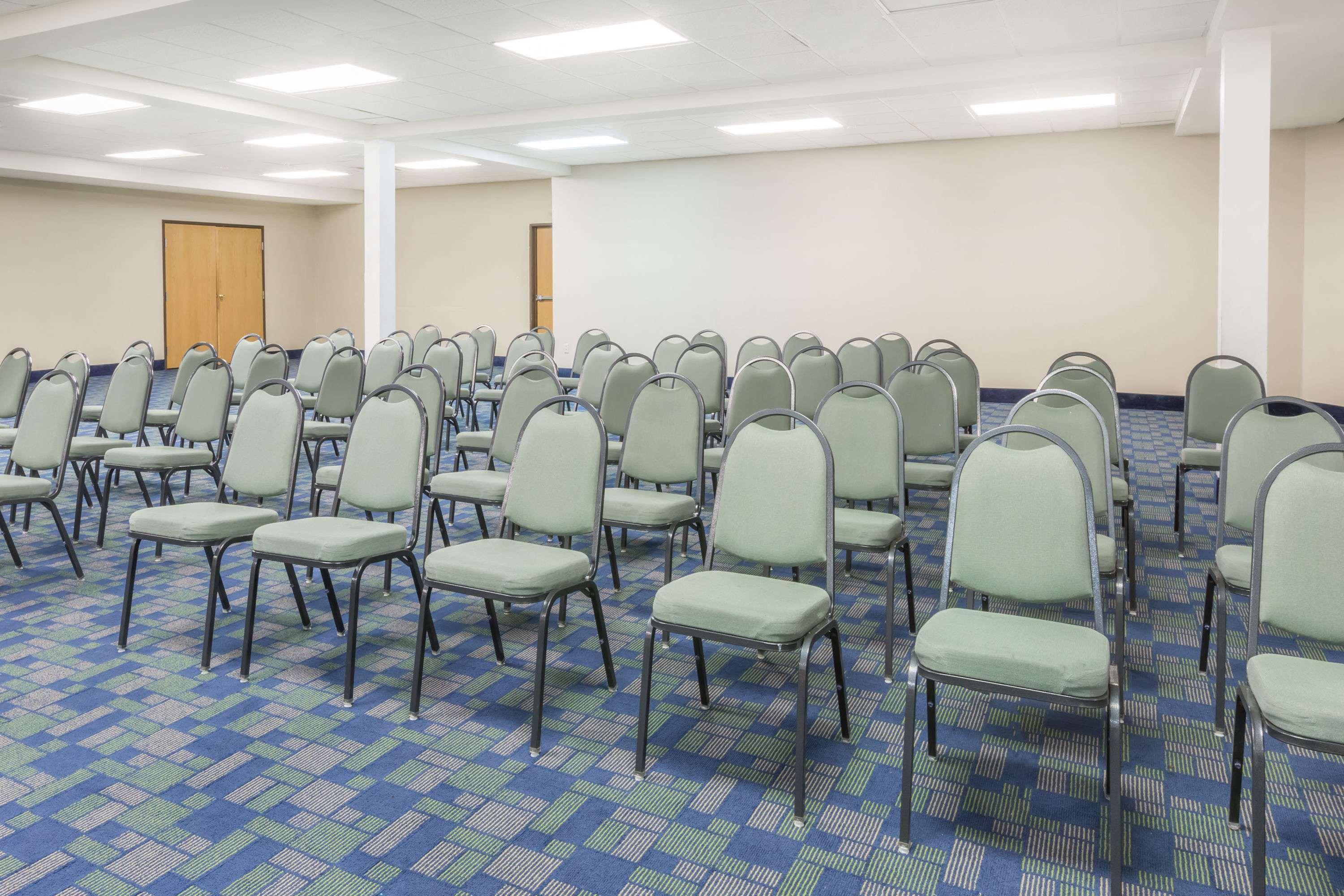 Days Inn & Suites By Wyndham Bridgeport - Clarksburg Ngoại thất bức ảnh