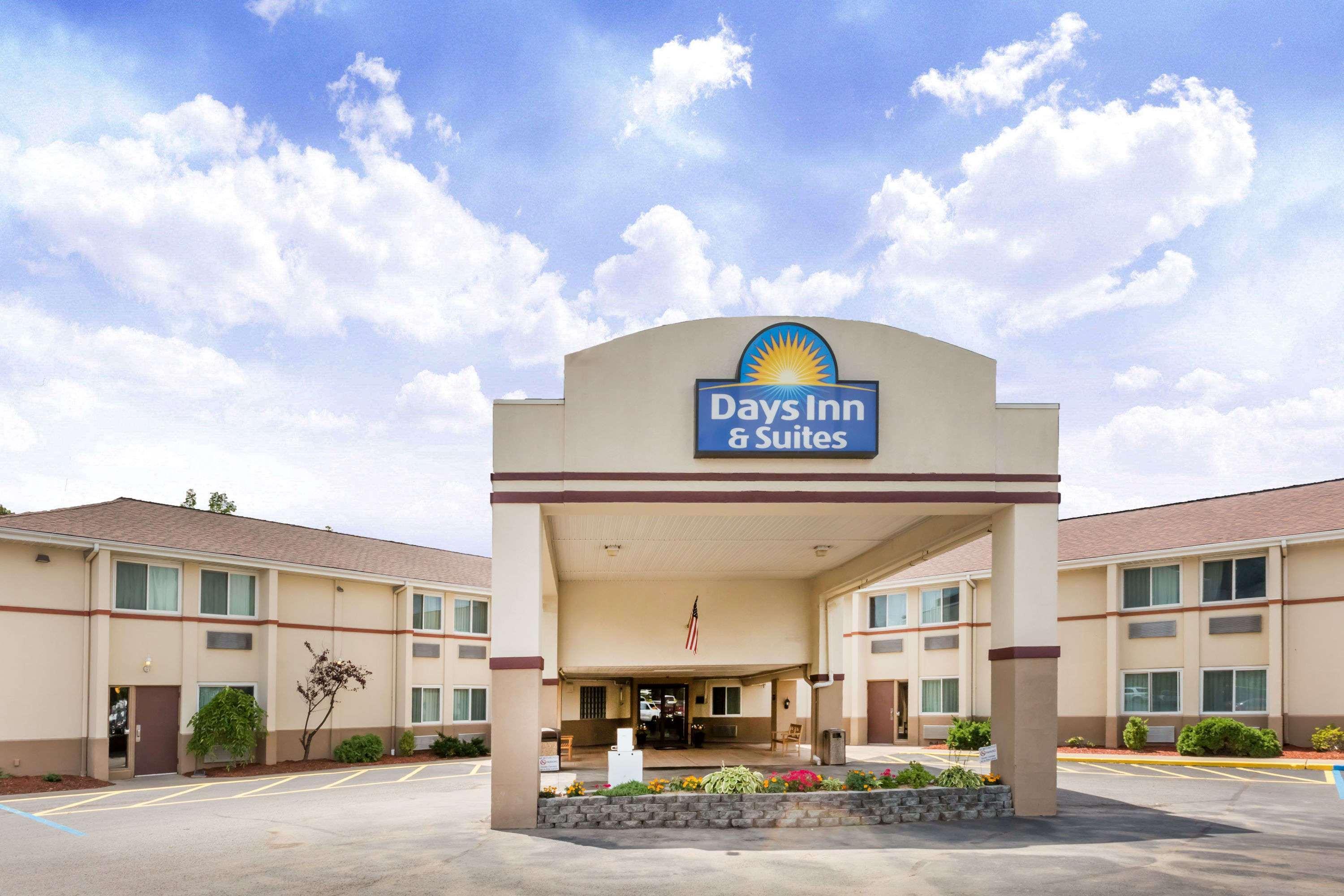 Days Inn & Suites By Wyndham Bridgeport - Clarksburg Ngoại thất bức ảnh