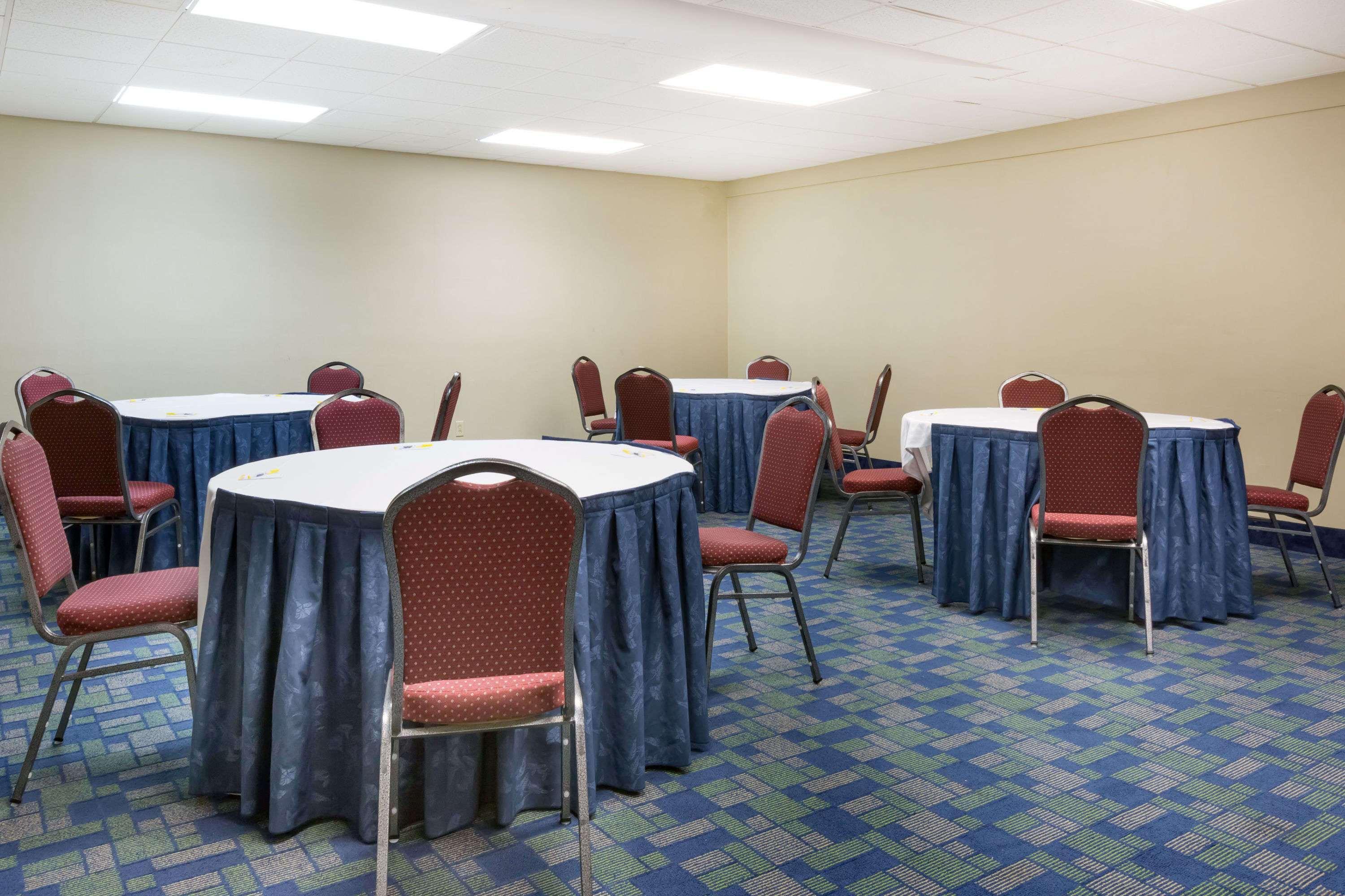 Days Inn & Suites By Wyndham Bridgeport - Clarksburg Ngoại thất bức ảnh