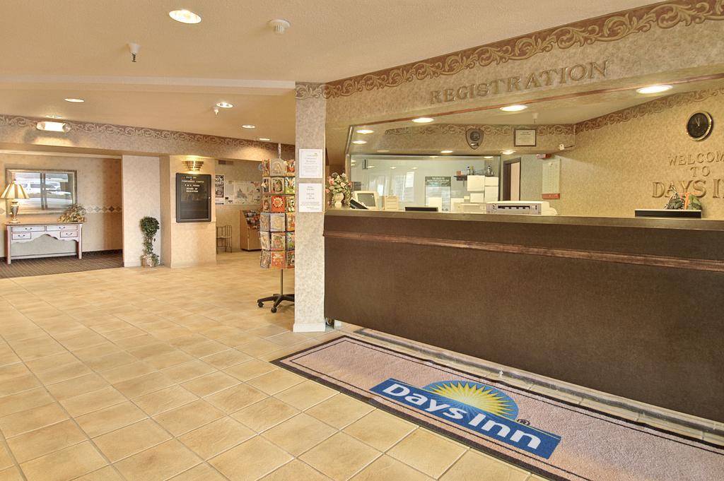 Days Inn & Suites By Wyndham Bridgeport - Clarksburg Ngoại thất bức ảnh