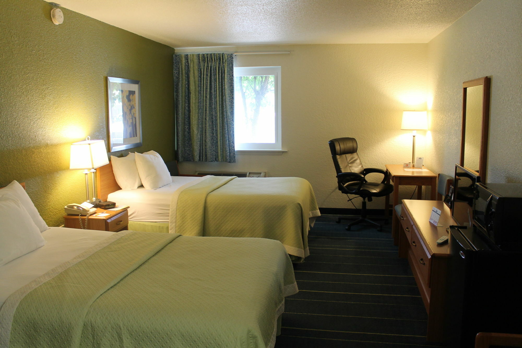 Days Inn & Suites By Wyndham Bridgeport - Clarksburg Ngoại thất bức ảnh