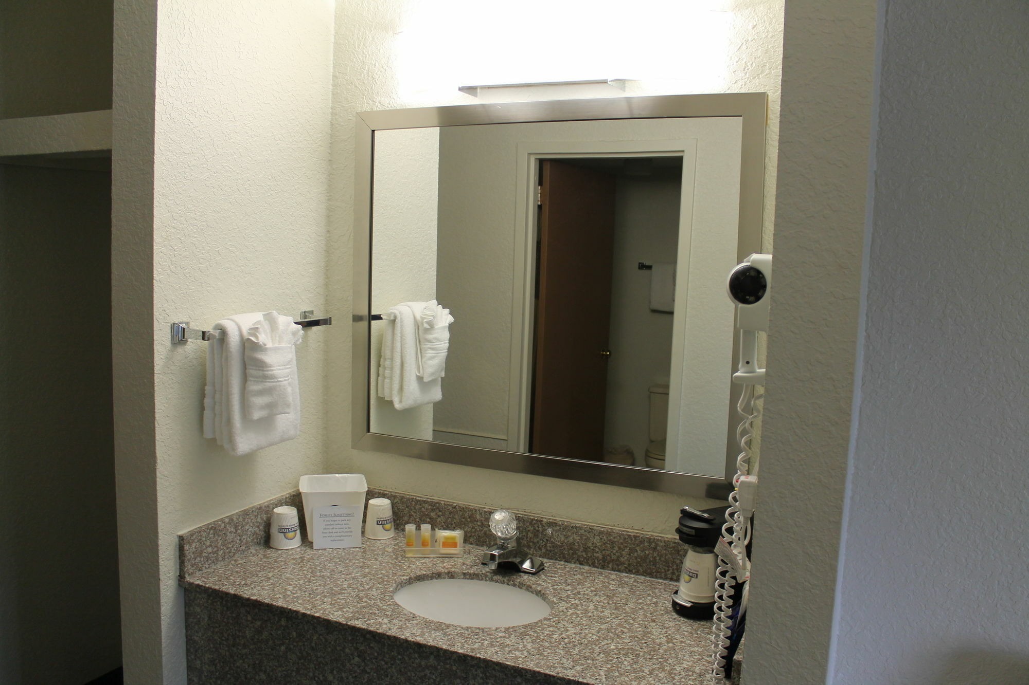Days Inn & Suites By Wyndham Bridgeport - Clarksburg Ngoại thất bức ảnh