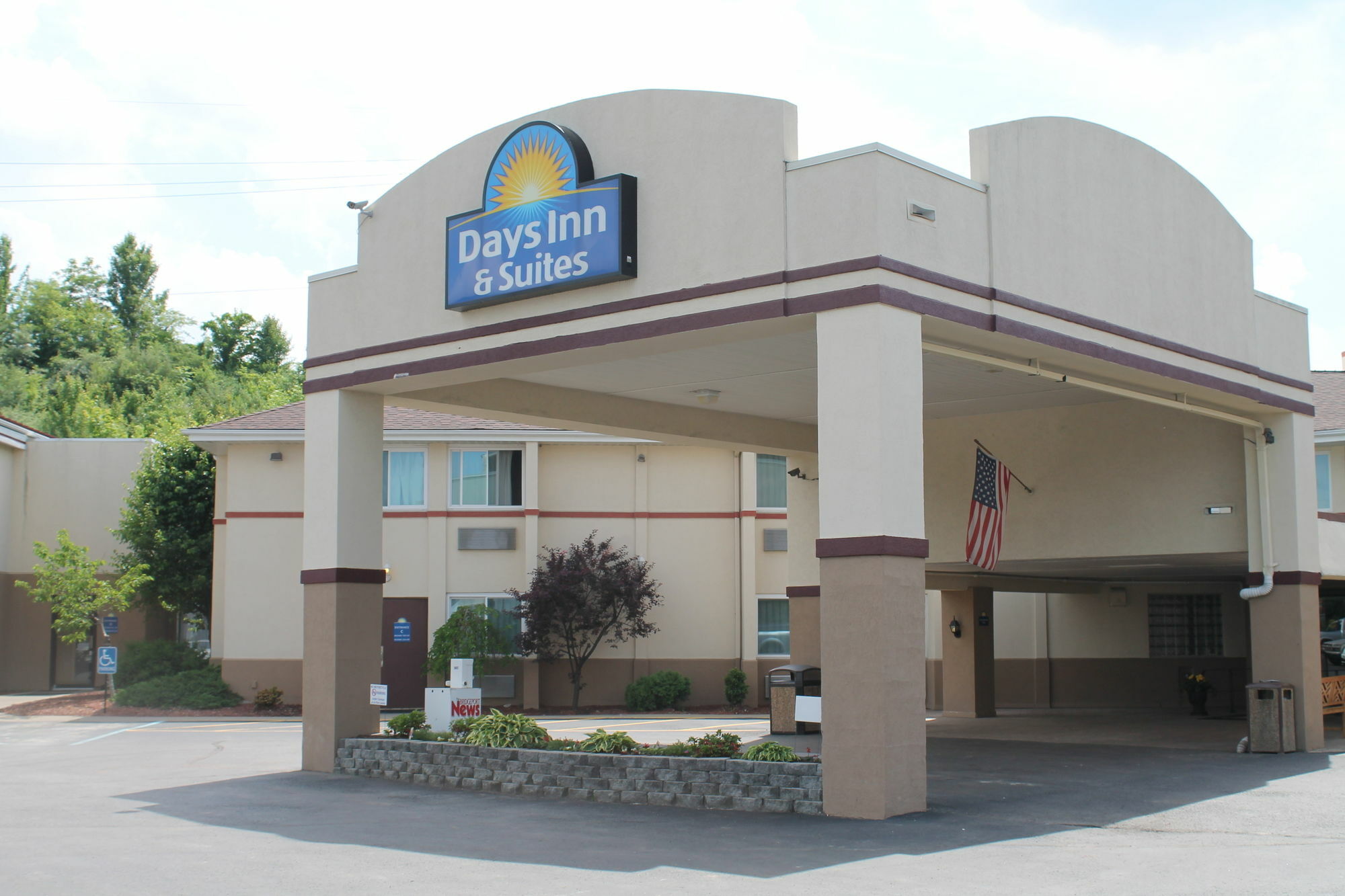 Days Inn & Suites By Wyndham Bridgeport - Clarksburg Ngoại thất bức ảnh
