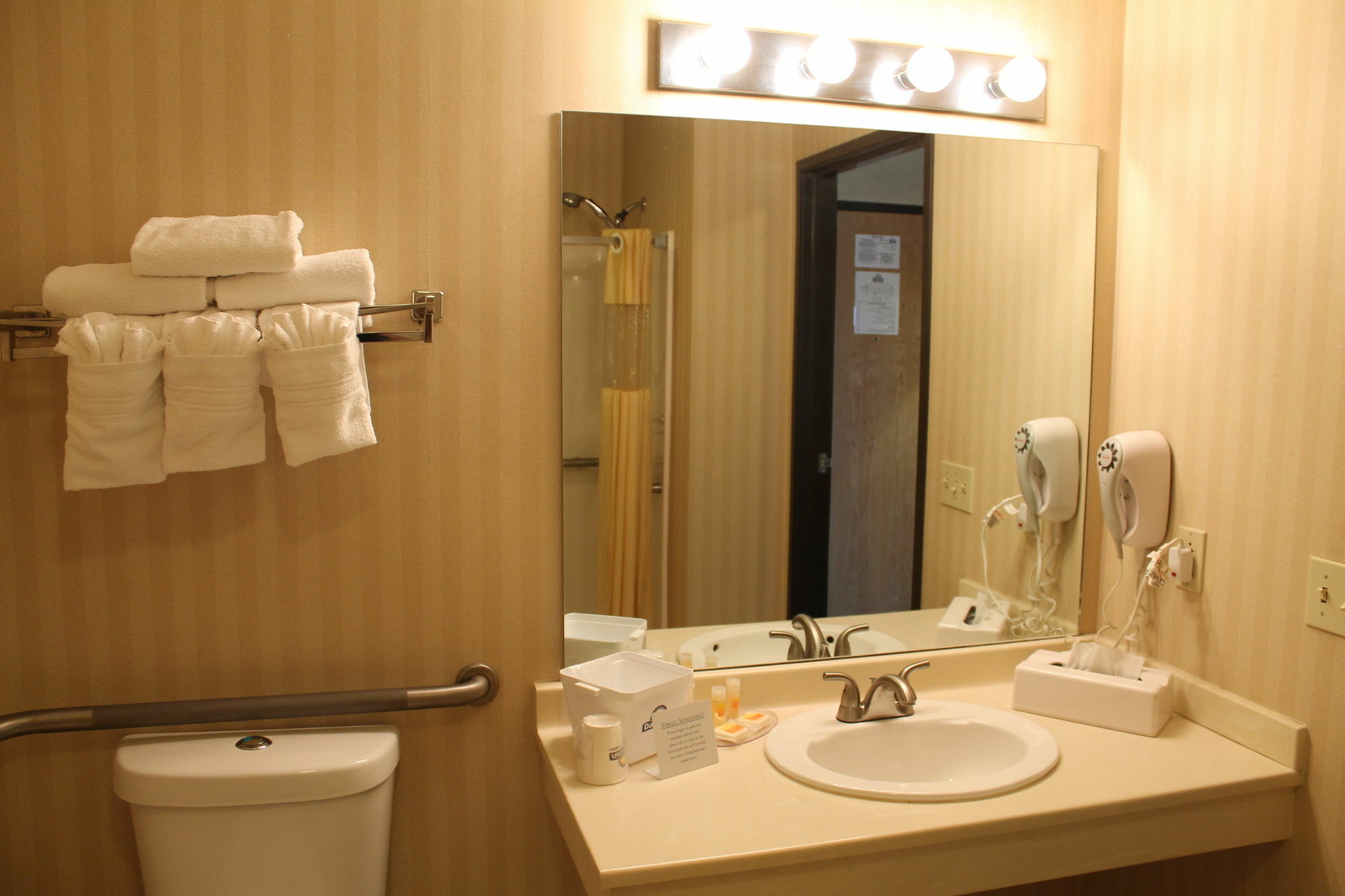 Days Inn & Suites By Wyndham Bridgeport - Clarksburg Ngoại thất bức ảnh