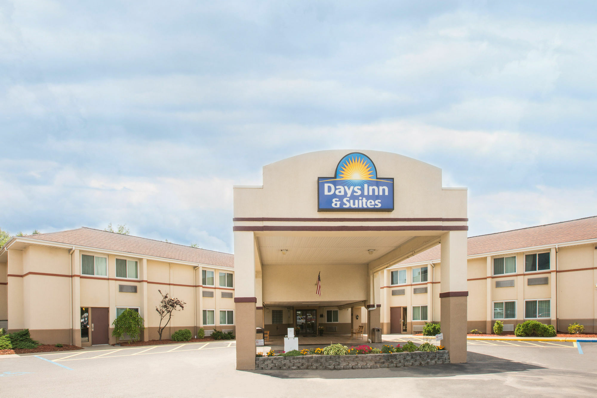 Days Inn & Suites By Wyndham Bridgeport - Clarksburg Ngoại thất bức ảnh
