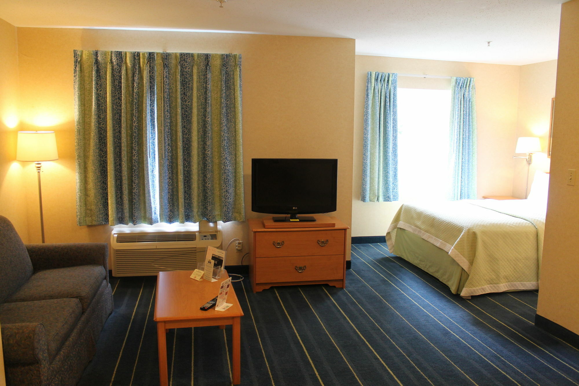 Days Inn & Suites By Wyndham Bridgeport - Clarksburg Ngoại thất bức ảnh
