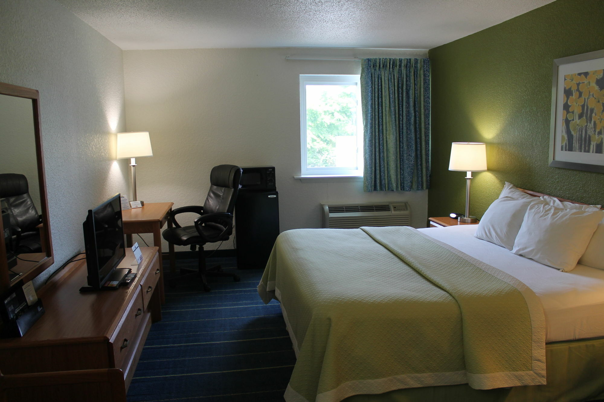 Days Inn & Suites By Wyndham Bridgeport - Clarksburg Ngoại thất bức ảnh